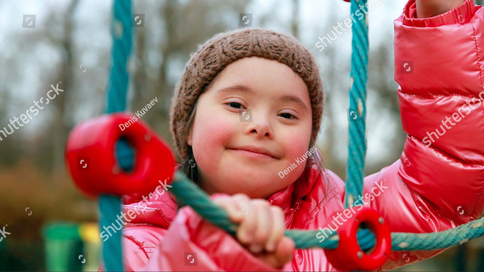 04 Maedchen am Klettergeruest